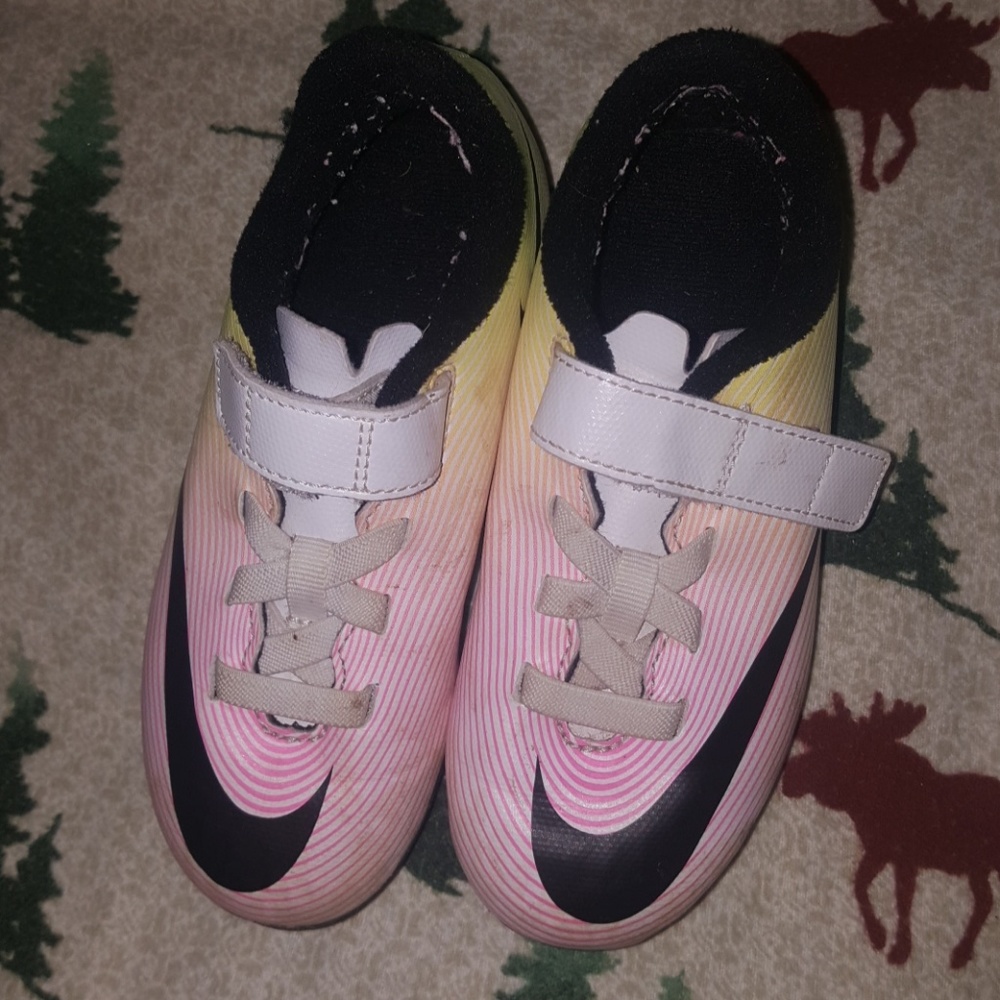 Size 11Child soccer cleats
